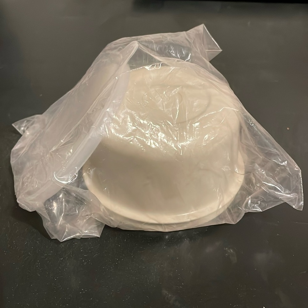 NWOT Tupperware 1-2 cup container with lid